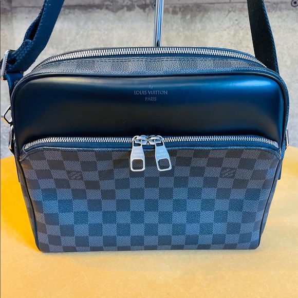 Authentic Louis Vuitton Crossbody - Picture 4 of 16